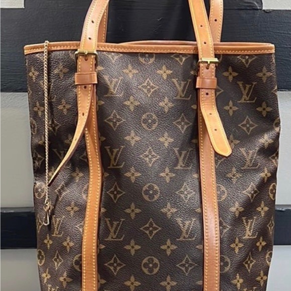 SOLD. AUTHENTIC Louis VuittonSPO919 (12x20)
This bag is in very good shape - Picture 6 of 6